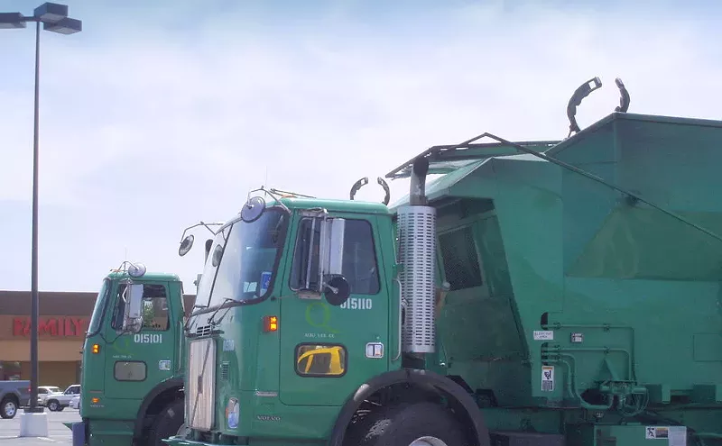 Image: Sanitation Spat: With Trash Piling Up, Workers Point the Finger at City of Dallas