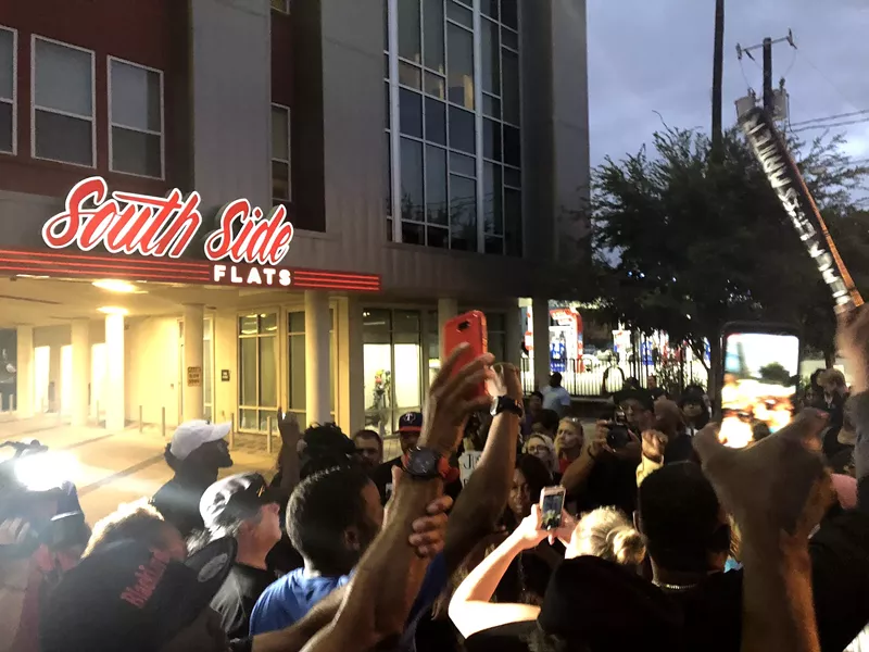 Image: Protesters at South Side Flats, where Jean and Dallas police Officer Amber Guyger lived.