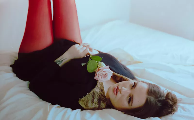 Image: Singer-Songwriter Frankie Leonie Teases Upcoming Album With 'Blue Moon'