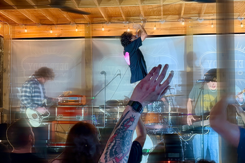 Image: Band, screaming, crowds