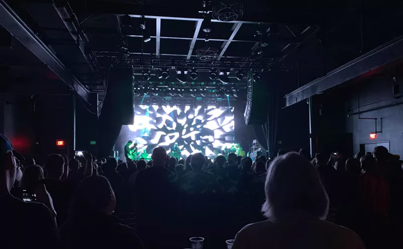Image: Spiritualized Entranced Their Audience with Hallucinatory Sound and Visuals
