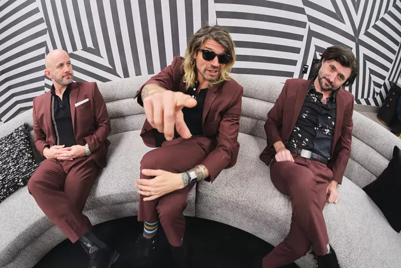 Image: Photo of band posing