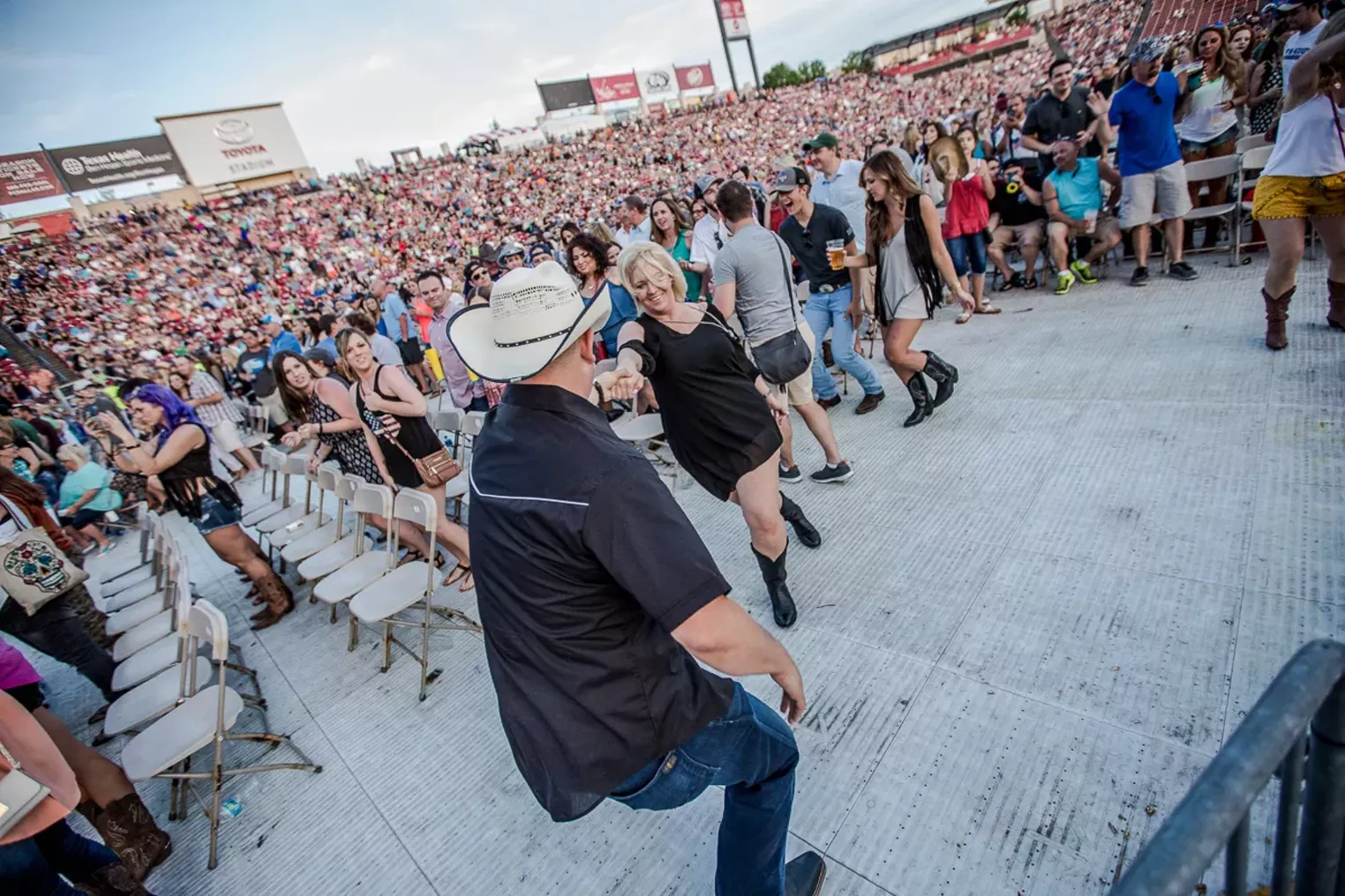 Off The Rails Country Music Fest 2019 The Fans of Off the Rails Country Music Fest 2016 | Dallas | Dallas