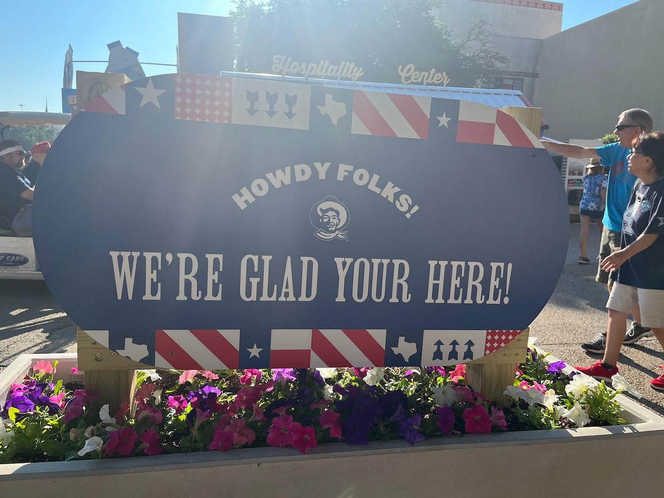 This sign welcoming guests to another season of the State Fair of Texas has a teensy typo in it. Can you spot it?