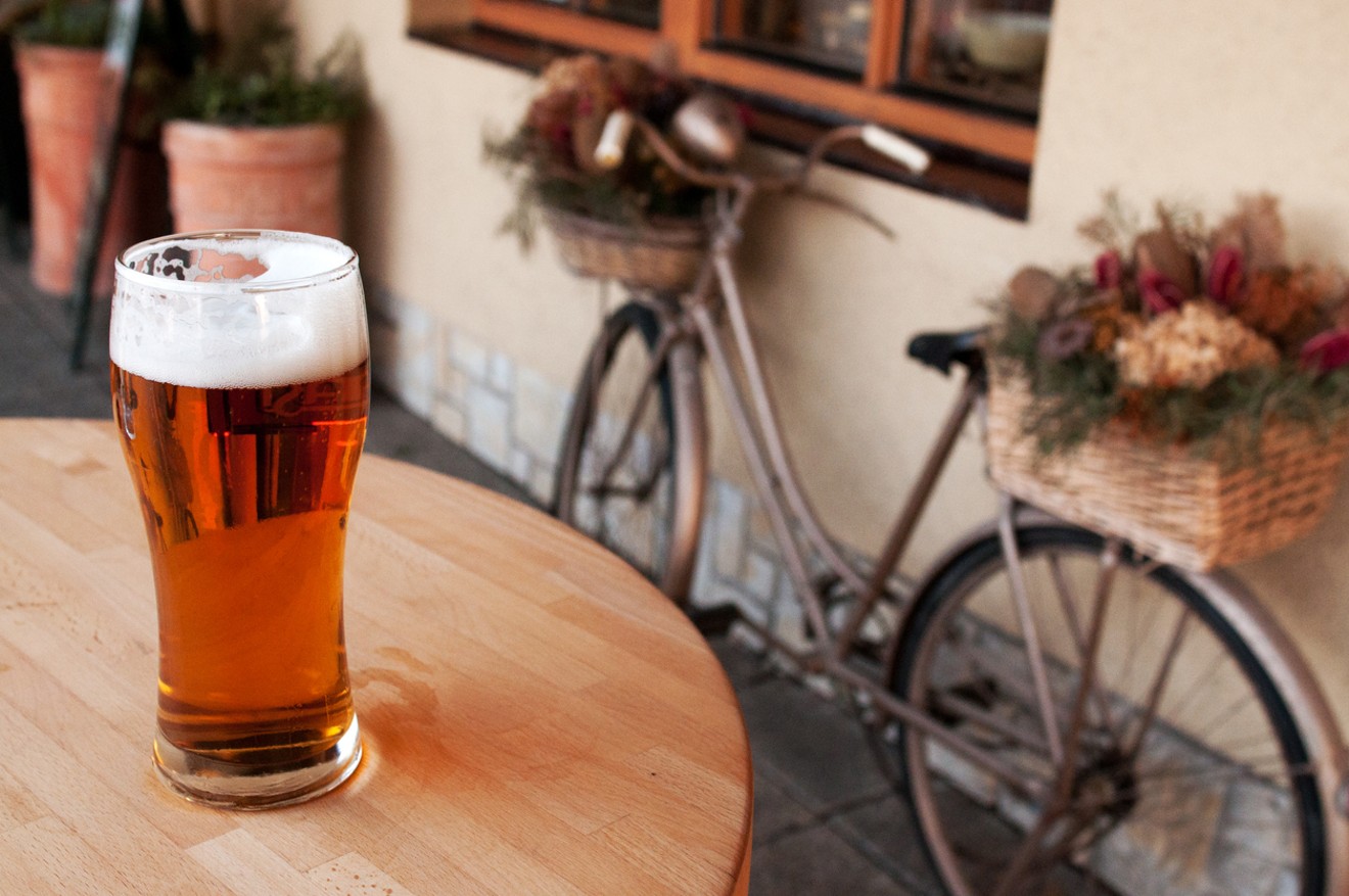Love bikes and beer? Join the 6-Pack Trail for an 8-mile cruise to breweries in downtown Dallas, Deep Ellum, The Cedars and Dallas Farmers Market.