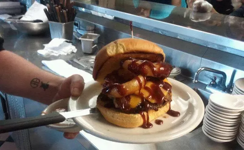 Image: Tom's Burgers & Grill