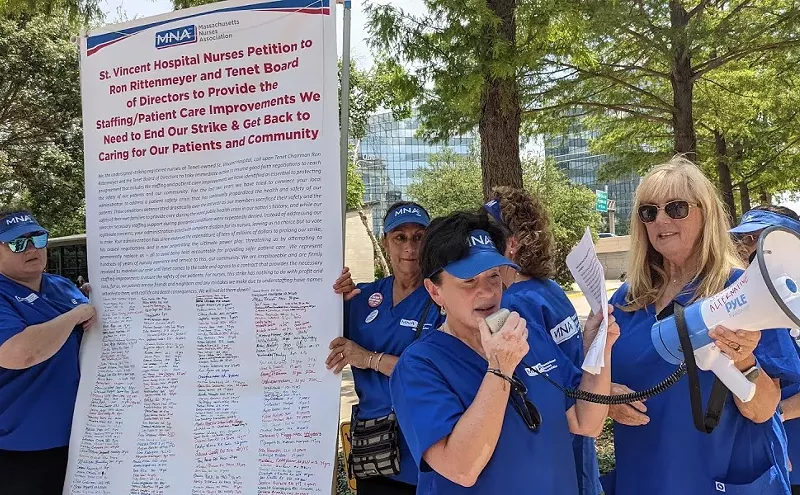 Image: Traveling Halfway Across U.S., Striking Massachusetts Nurses Bring Fight to Dallas