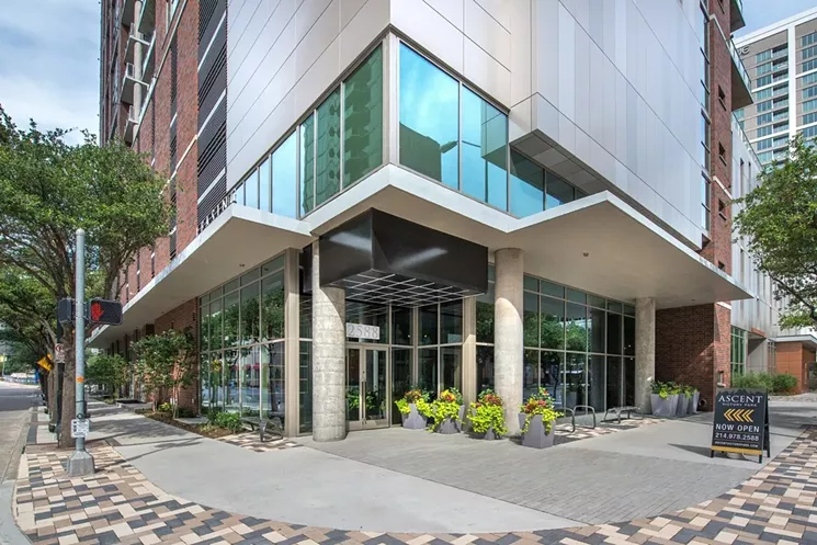 Melding modern appeal with rustic charm, Ascent Victory Park may come off a bit too anachronistic for some. - APARTMENTS.COM