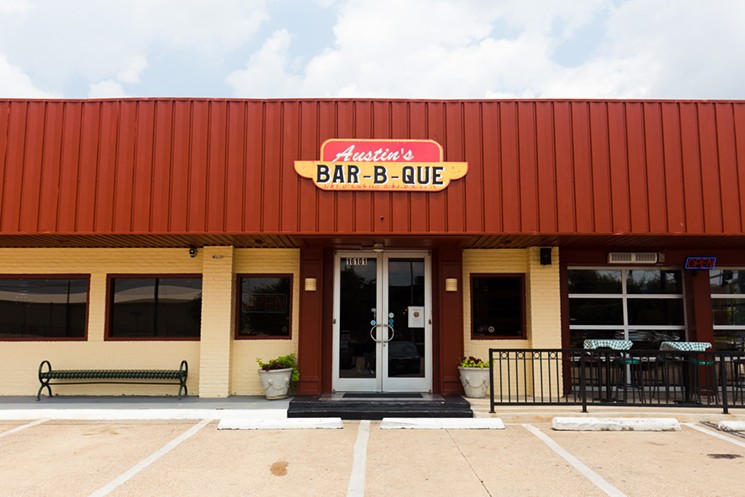 Austin's Bar-B-Que blends barbecue restaurant and neighborhood sports bar in the old Duke's Icehouse in Addison. - CHRIS WOLFGANG
