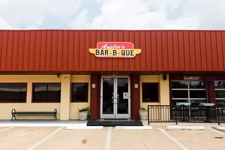 Austin's Bar-B-Que blends barbecue restaurant and neighborhood sports bar in the old Duke's Icehouse in Addison. - CHRIS WOLFGANG