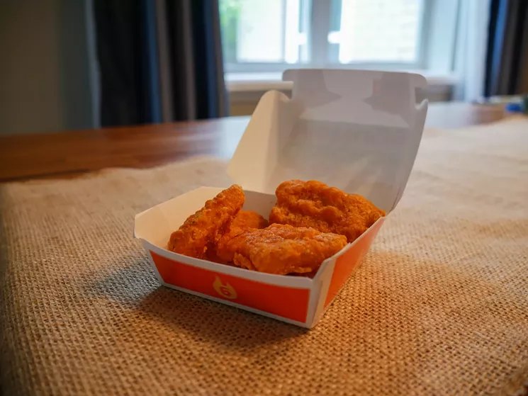 How close a shot is appropraite for fast food chicken? (We dare not go closer than this.) - TC FLEMING