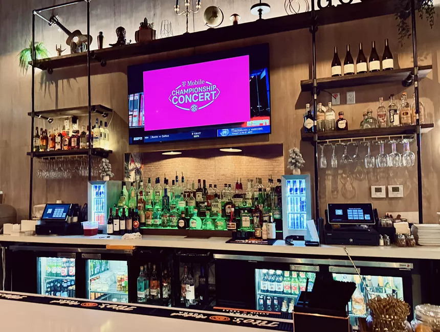 the bar at good side pizza