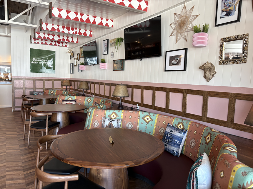 hendy's dininig room.