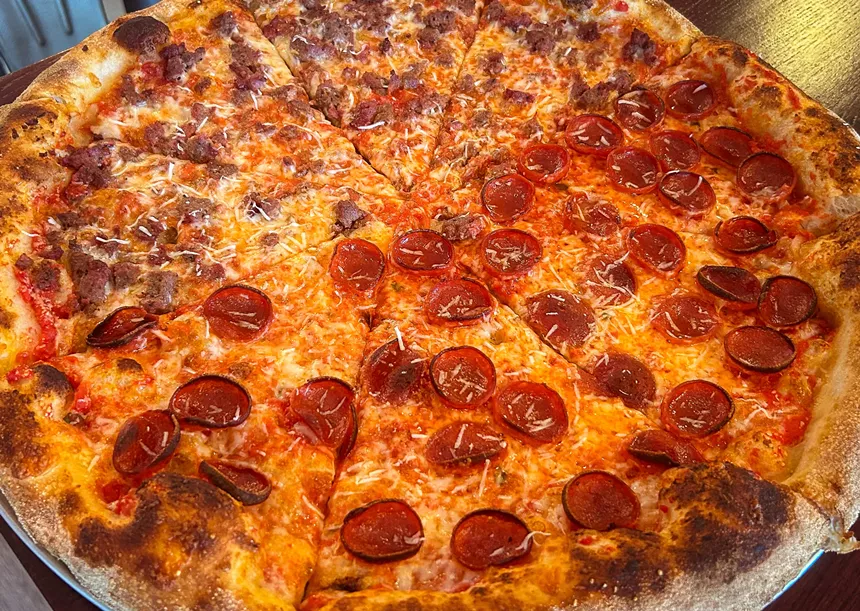 plano cheese pizza with brikset pepperoni