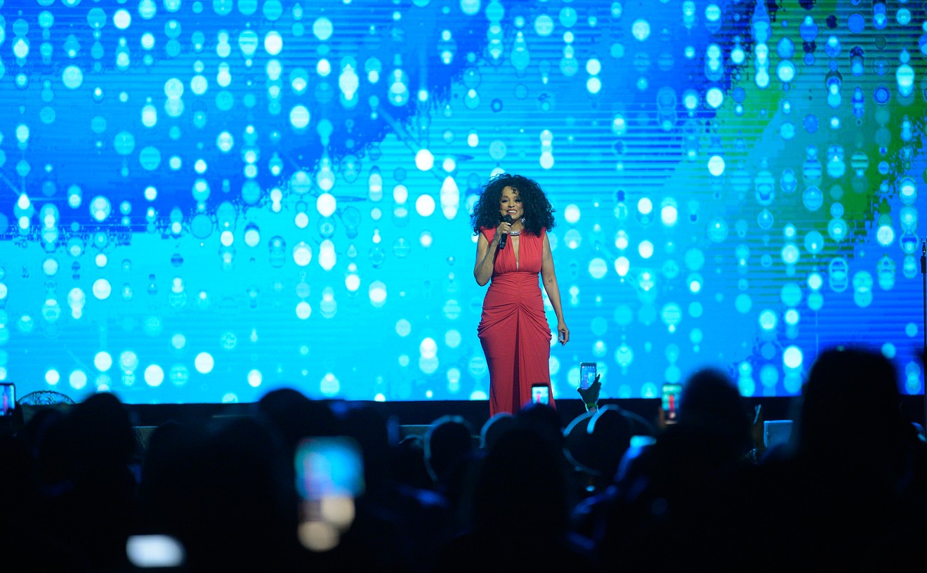 Diana Ross performing at The Bomb Factory in 2019 as part of a live concert for the AIDS Healthcare Foundation.
