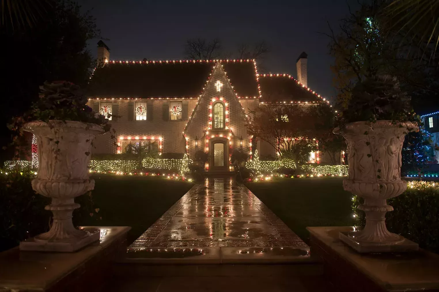 Highland Park Dazzles: Catch the Most Over-the-Top Holiday Décor ...