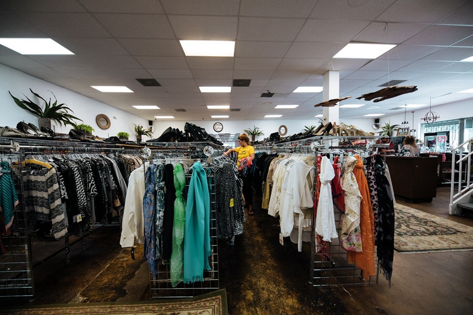 Consignment shop fills plus-size clothing niche in FW, PHOTOS