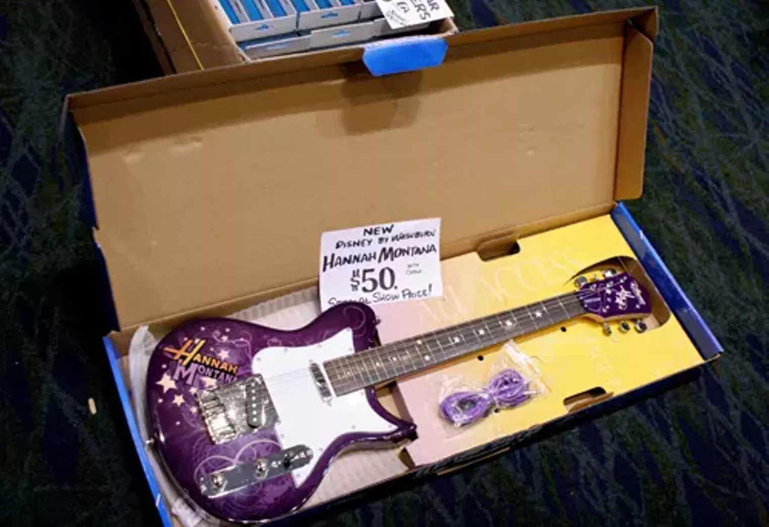 Texas Guitar Show and World Record Attempt in Arlington Dallas