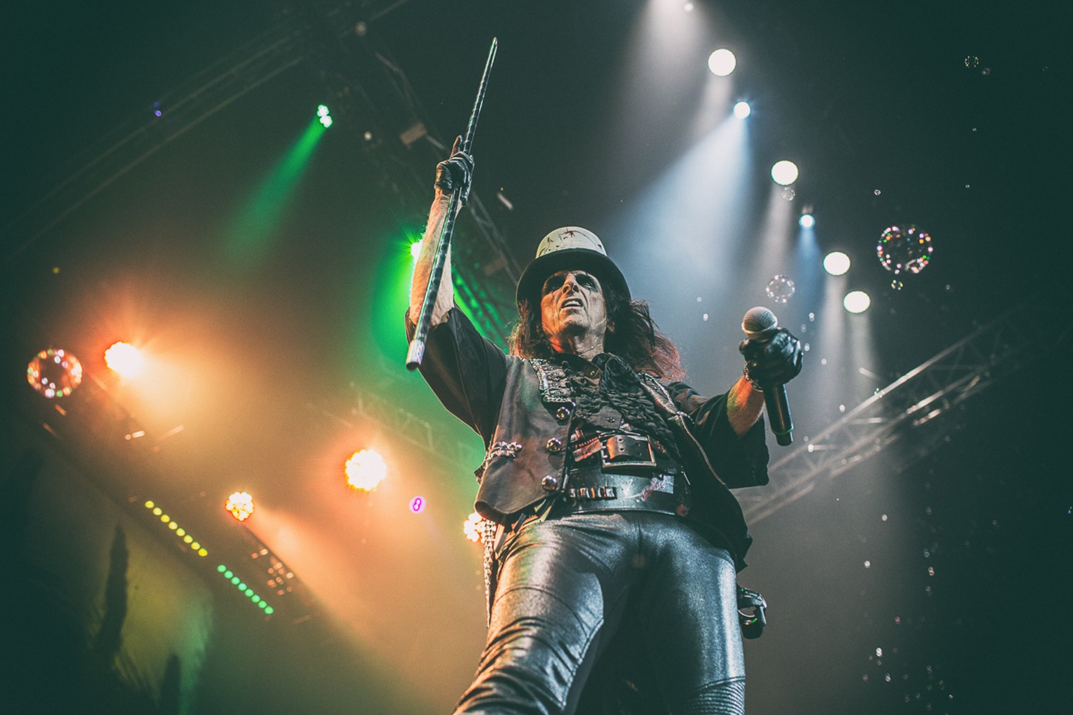 Mötley Crüe And Alice Cooper Still Theatrical After All These Years Dallas Dallas Observer