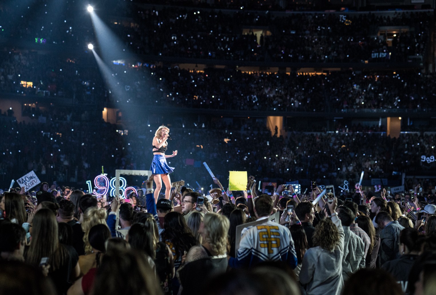 Taylor Swift Wows the Crowd at MegaSized AT&T Stadium Show Dallas