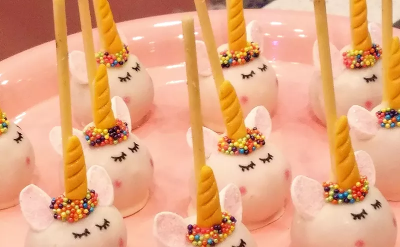 Image: Unicorn Fans Wait In Line for Hours at Deep Ellum's New Magical Dessert Bar