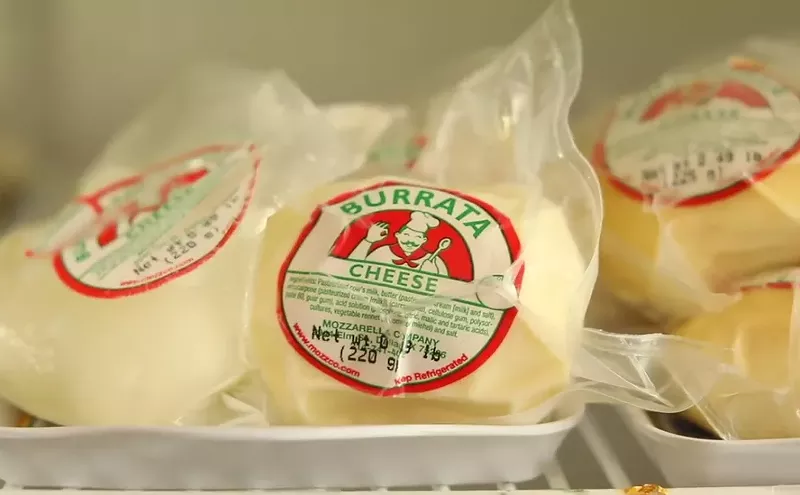 Image: Watch the Stretchy, Mesmerizing Process Behind Mozzarella Co.'s Famous Cheese