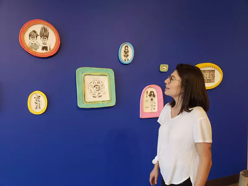 Image: La artista y her work. Wendi Ruth Valladares celebrates her Spanglish upbringing, even in the exhibition's name.