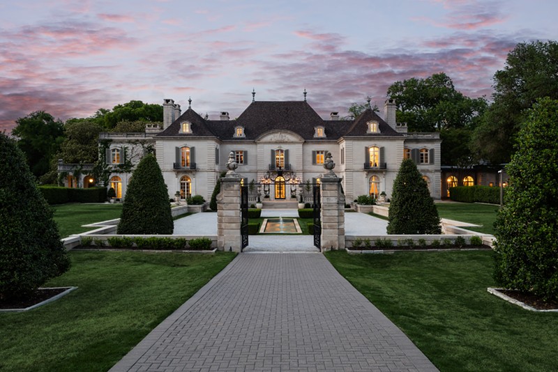 This mansion may look like Versailles, but it's only about 15 minutes from Downtown Dallas.