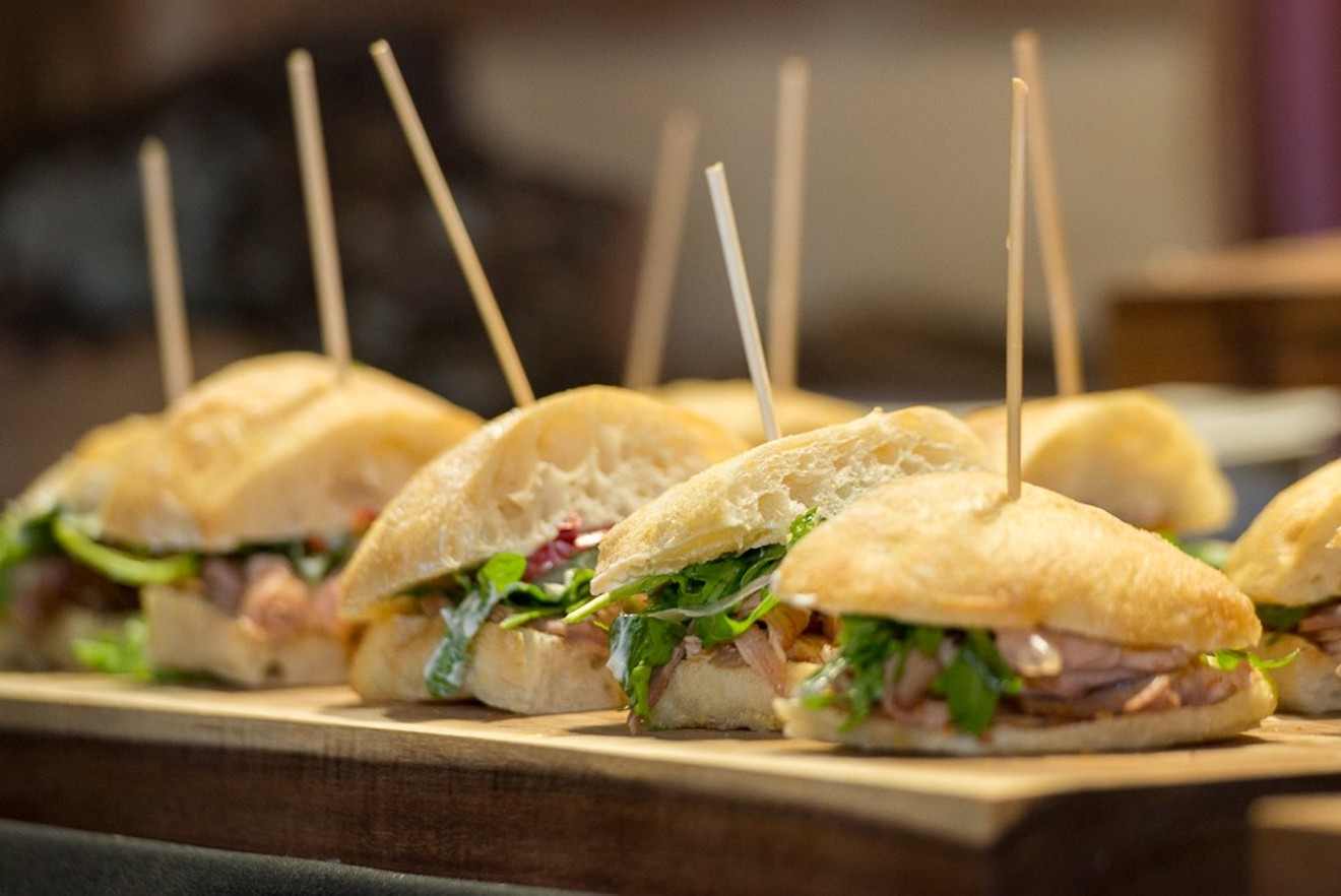 Tiny sandwich lovers, unite: Between the Buns is this weekend.