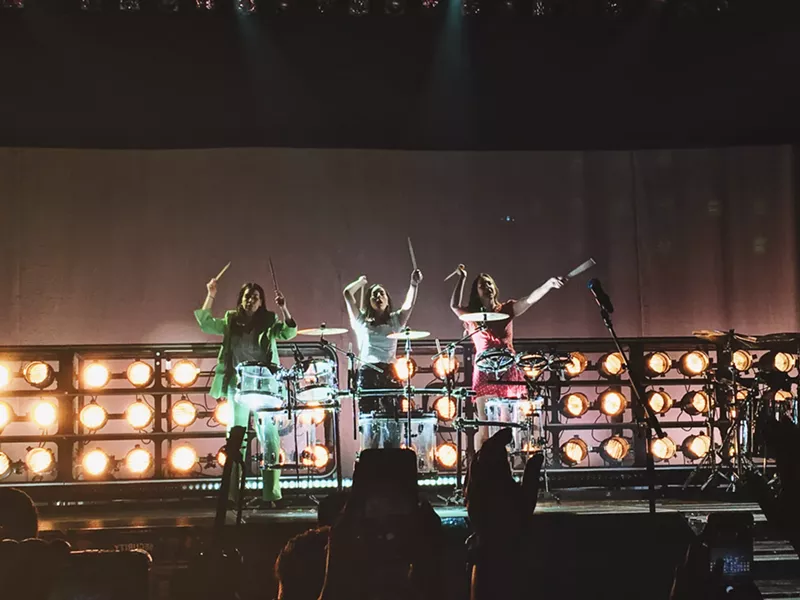 Image: Nothing the Haim sisters can't do.