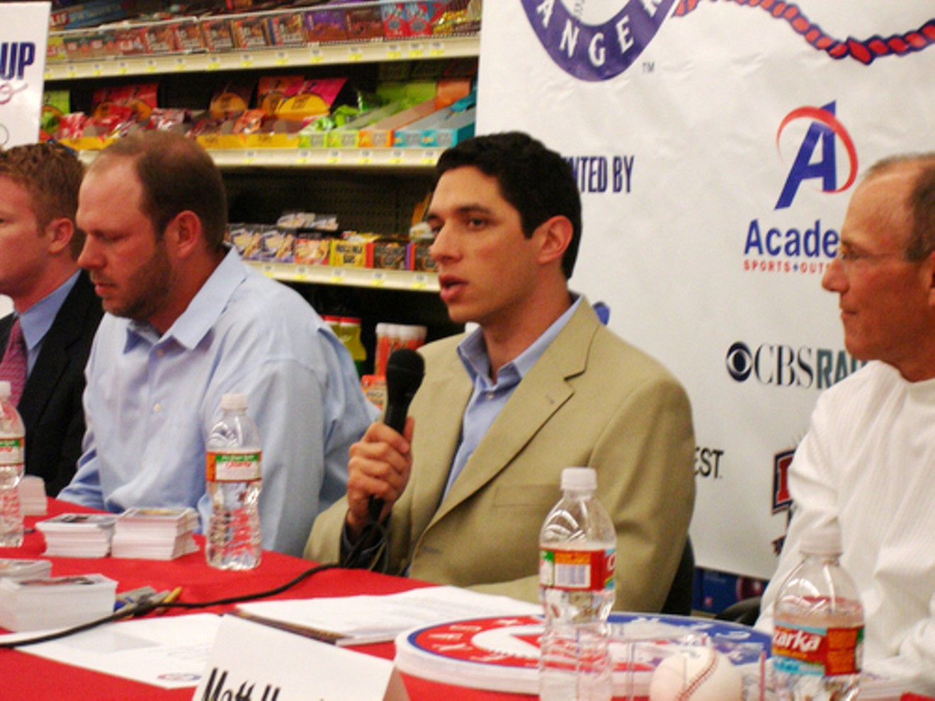 Jon Daniels speaks to Rangers fans at an Academy Sports and Outdoors in 2009.