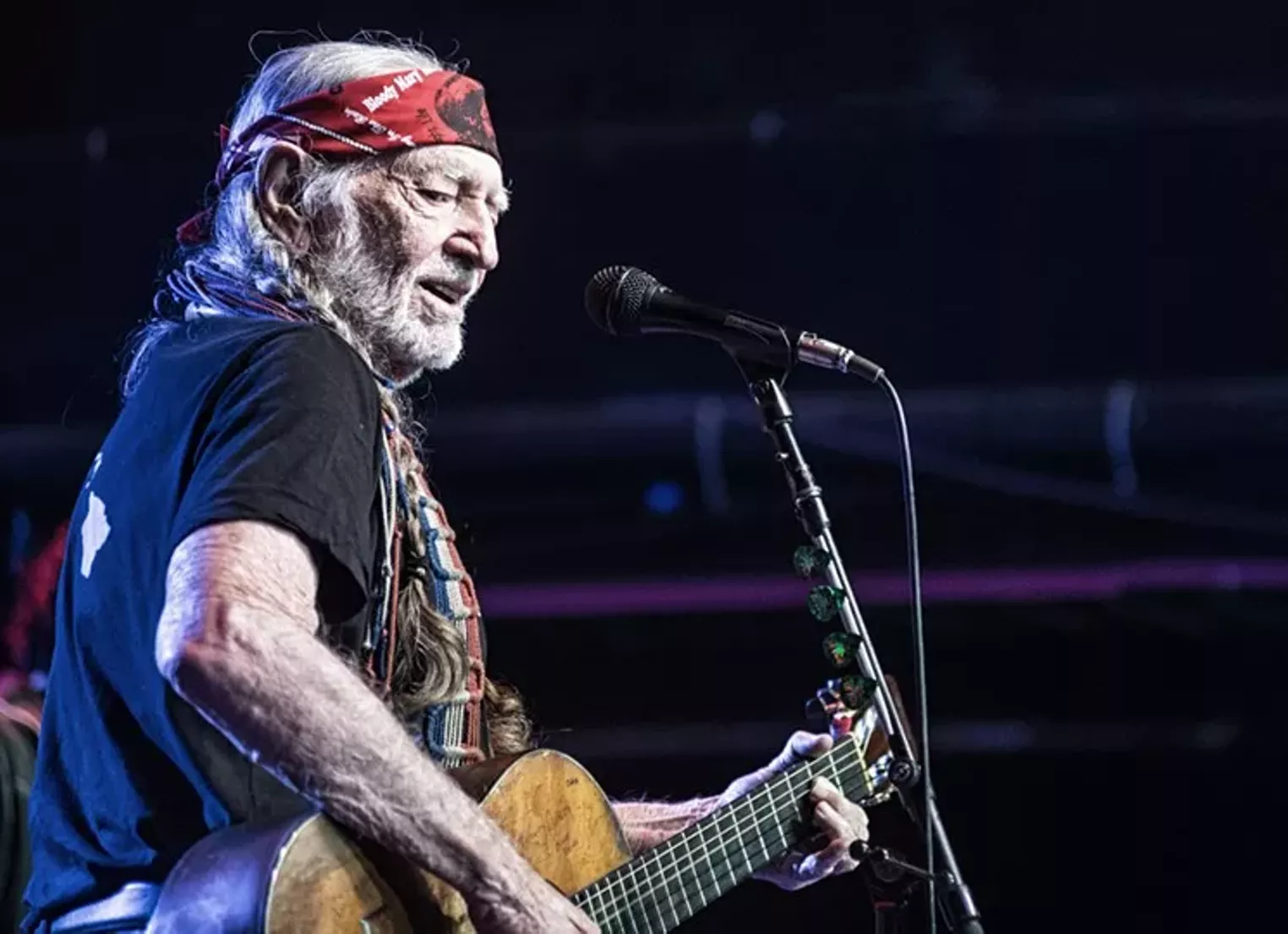 Willie Nelson Wants Weed Decriminalized in Big D