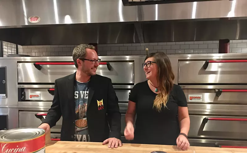 Image: With Slices for Supplies, Dallas ISD Alumnus Gives Back Through His Restaurant