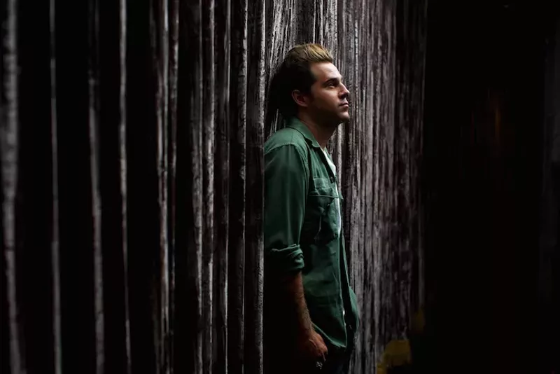 Image: Ryan Cabrera, rocking the same hairstyle he did in 2004.